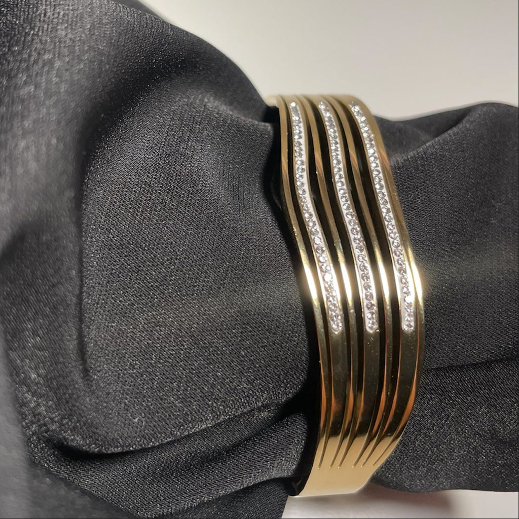 Manchette acier inoxydable plaqué or 16 carats Baia - vue portée